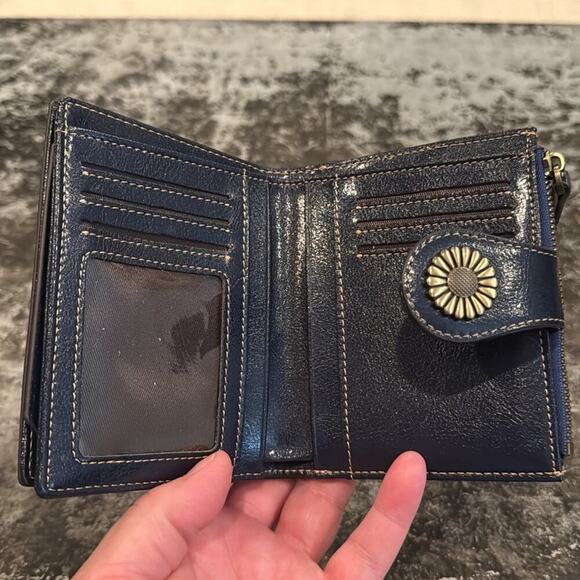 Lavemi Navy Blue Leather RFID Blocking Bi-Fold Wallet - Picture 4 of 6